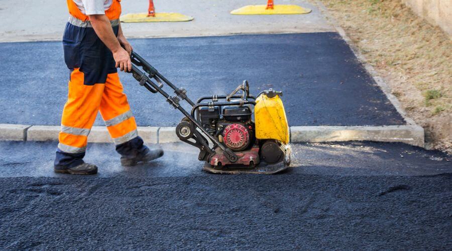 Professional gutter cleaning in Holtville, CA